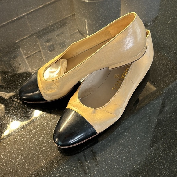 Vintage Chanel Ballet Flats - Picture 2 of 3